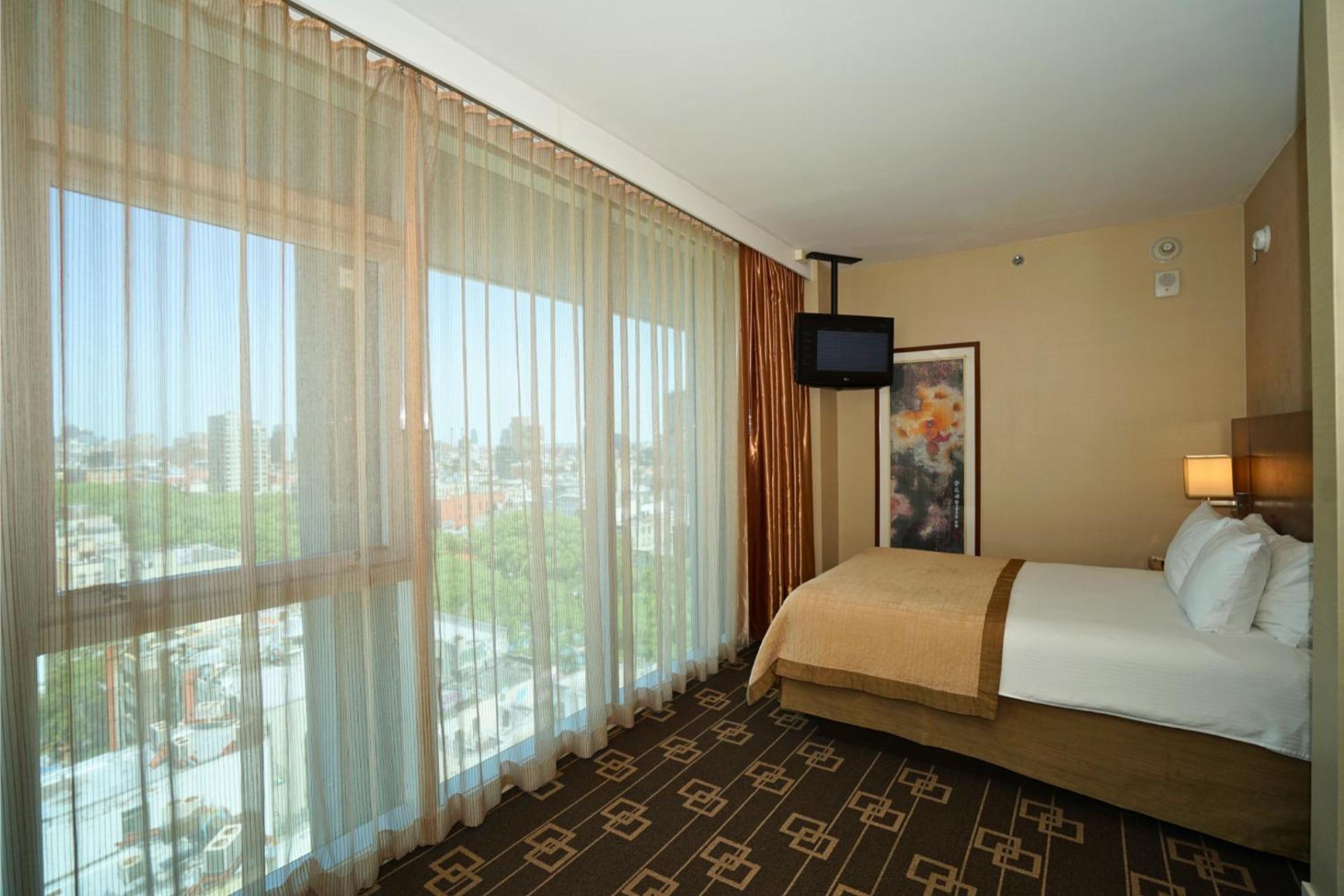 Executive Queen Room High Floor