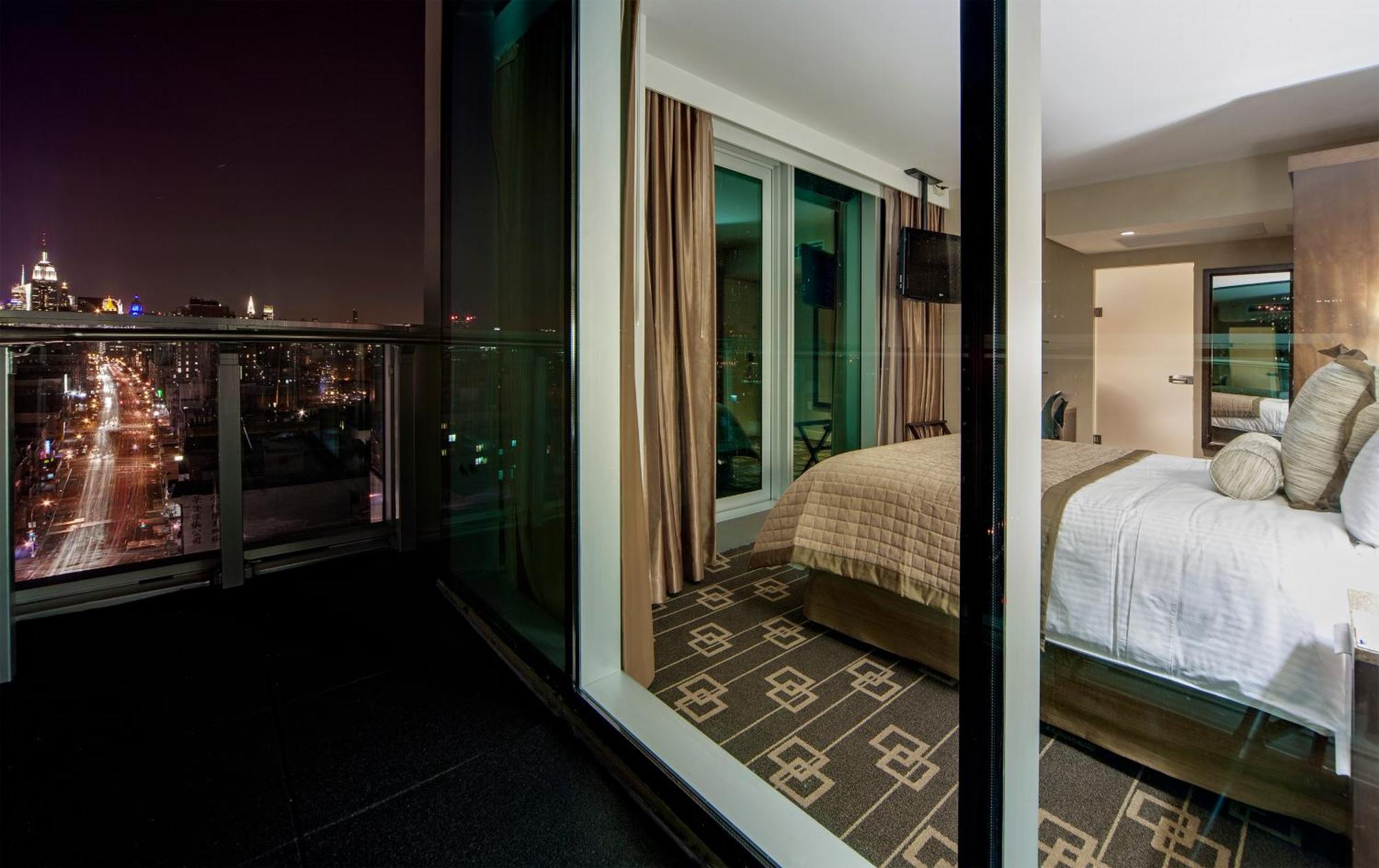 Queen Suite One Bedroom Upper Floor